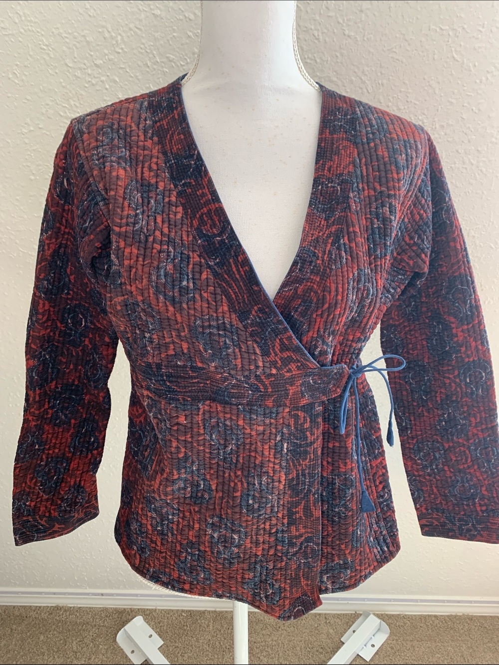 CargoWomen’s Red Quilted Floral Wrap jacket with Tie - Picture 1 of 9